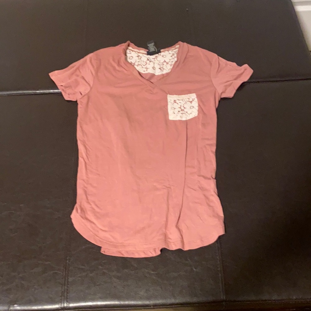 Lace print pocket tee